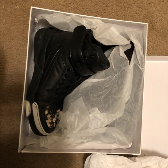 Men’s Givenchy Tyson High Top Sneakers - Picture 1 of 4